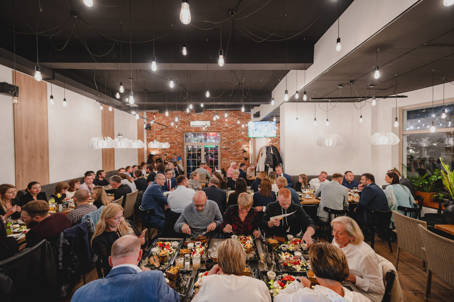 Lokal Restauracja Drevny Kocur Pozna APOLLO lokal-restauracja-drevny-kocur-pozna-apollo