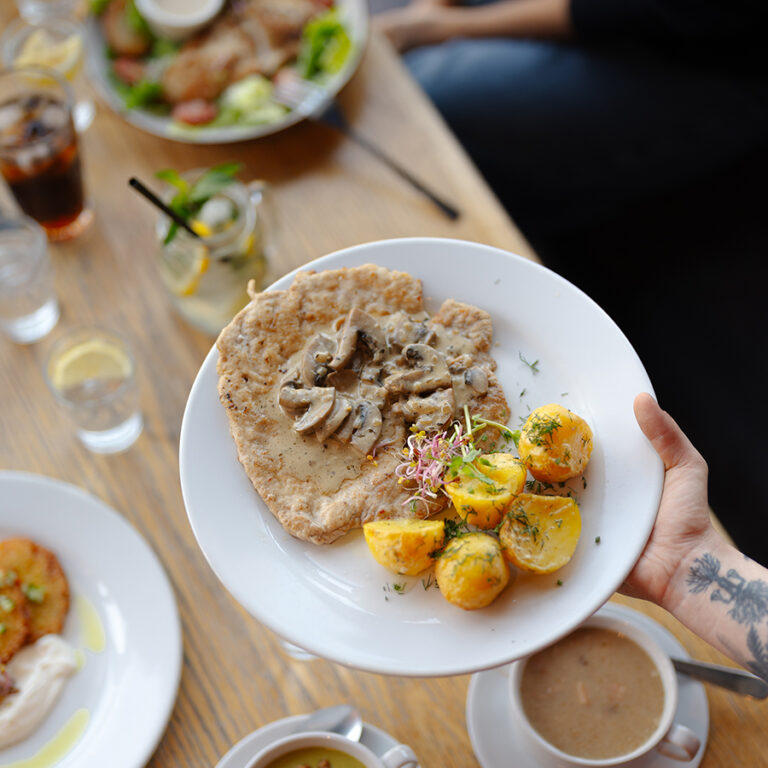 Lunch w Dřevnym Kocůrze Wrocław OVO w centrum miasta, naprzeciwko Galerii Dominikańskiej